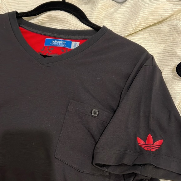 ADIDAS ORIGINALS Gioia v-neck t-shirt w/t pocket black sz L - Picture 3 of 3